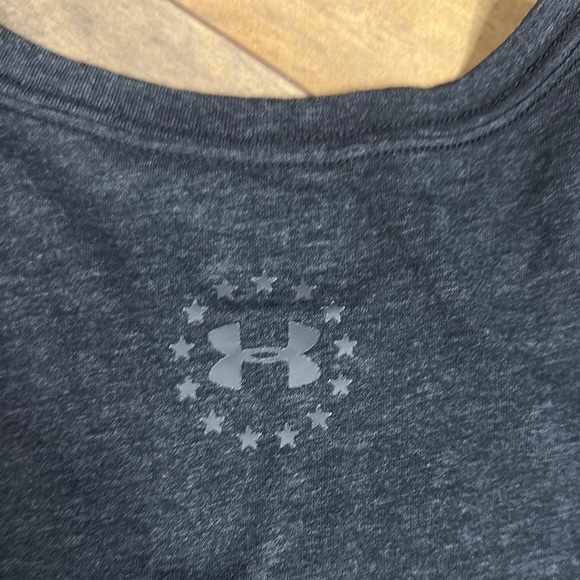 UNDER ARMOUR Star Logo Tee, Size L - Picture 5 of 6